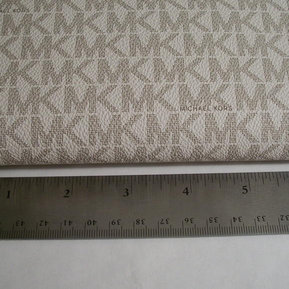 Michael Kors Signature Smartphone Wallet In White Logo Canvas Print Wristlet - Picture 7 of 8